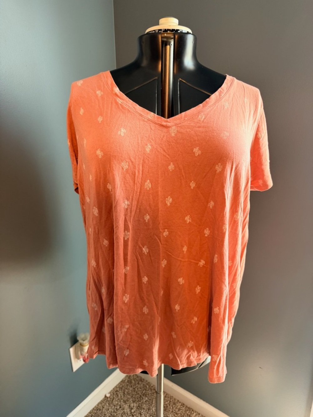 torrid Coral V-Neck Short Sleeve Tee with cactus Motif